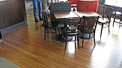 Bambus Parkett im Restaurant